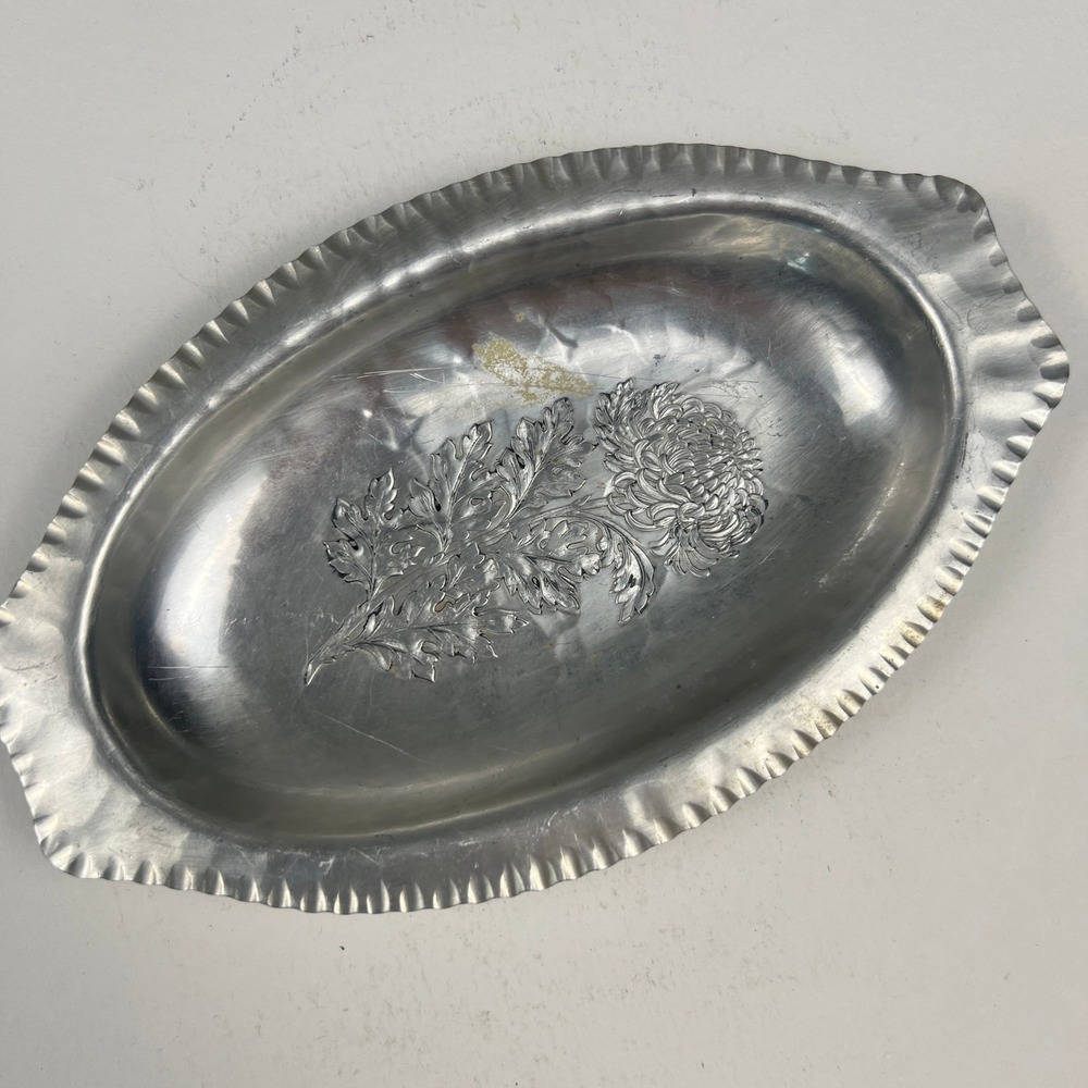 Continental Silver Co Tray Unisex 9in Silver Hand Wrought Aluminum Floral 651